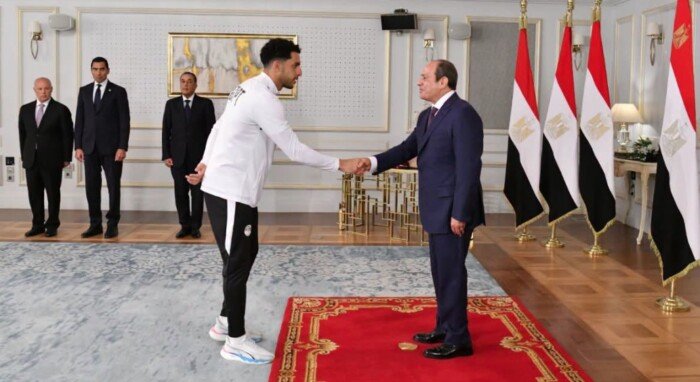 وسام على صدري.. مصطفى شوبير يوجه رسالة شكر إلى الرئيس السيسي بعد تكريم منتخب مصر
