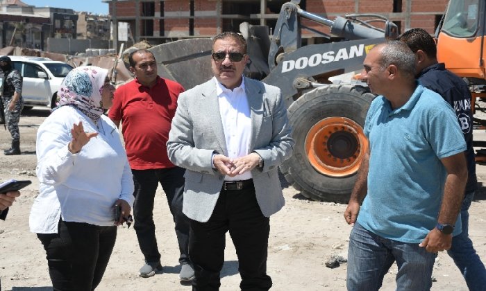 محافظ بورسعيد يتفقد أعمال النظافة والتطوير في المناخ والضواحي ويوجه بسرعة رفع التراكمات