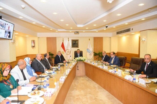 وزير التموين يستعرض مشروع «كاري أون» ويؤكد: «المخزون الاستراتيجي من السلع آمن»