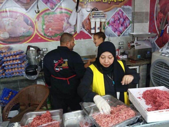 ضبط 207 كجم لحوم ودواجن فاسدة في حملات بيطرية مكثفة بالمنيا