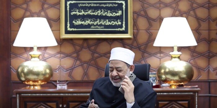 «عقبال العريس والوظيفة».. شيخ الأزهر يهنئ الطالبة مروة الثانية على الجمهورية علمي