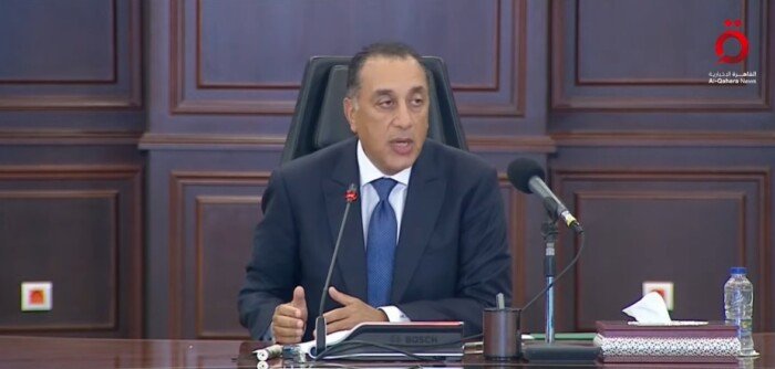 رئيس الوزراء: إبعاد السفينة المتضررة 3 كيلومترات عن الميناء تحسبًا لأي تطورات
