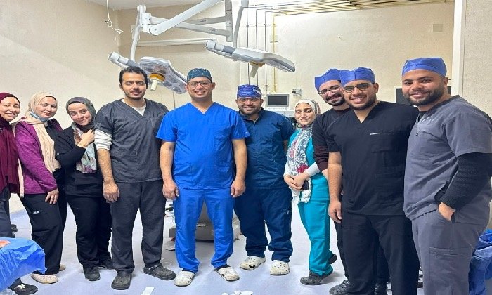 أطباء «الفيوم العام» ينقذون قدم طفلة من البتر بجراحة ميكروسكوبية دقيقة