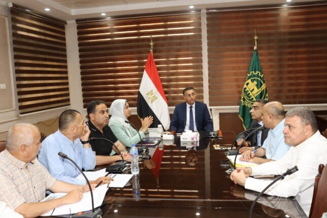 محافظ القليوبية يناقش مشروعات المرحلتين الثانية والثالثة من مبادرة «حياة كريمة» في 6 مراكز
