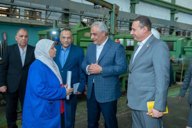 وزير الإنتاج الحربي يتفقد «حلوان للصناعات الهندسية».. ويشيد بطفرة غير مسبوقة للإنتاج