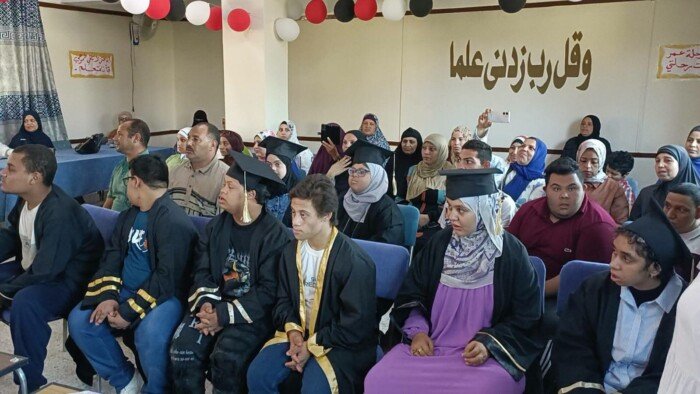 مدير «تعليم بنى سويف» يشهد احتفالية توزيع شهادات التلمذة الصناعية لطلاب التربية الفكرية