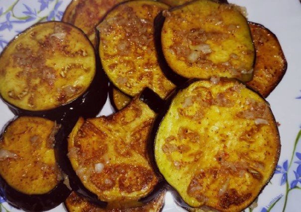 سر قلي الباذنجان بدون أن يشرب الزيت.. خطوات سهلة