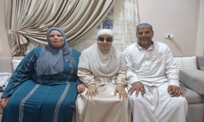«مشقة الطريق لم توقفني».. .«زينات» الثانية على الجمهورية للمكفوفين بالأزهر: أمنيتي العمرة مع والدتي