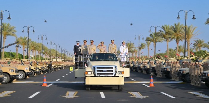 خلال افتتاح مقر القيادة الاستراتيجية.. استعراض مركبات مدرعة متخصصة في مهام مكافحة الإرهاب