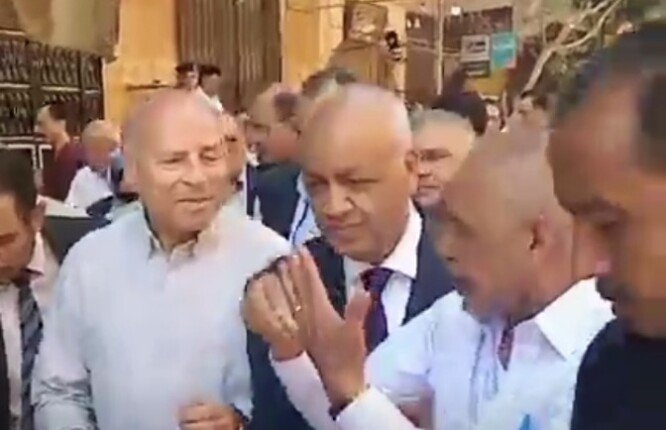 بحضور مصطفى بكرى.. محافظ القاهرة يتابع ميدانيا عددا من الأزمات الخدمية بعرب وعزبة الوالدة بحلوان ويوجه بسرعة حلها