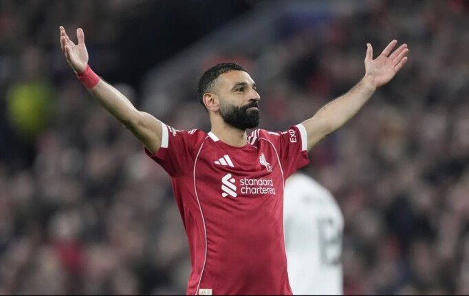 كاراجر يحسم موقفه من بديل محمد صلاح في ليفربول.. وباركولا خارج الحسابات