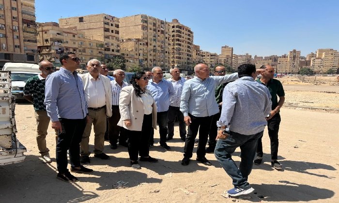 محافظ القاهرة ينقل مسؤولين بحي شرق مدينة نصر لتقاعسهما في متابعة أعمال النظافة