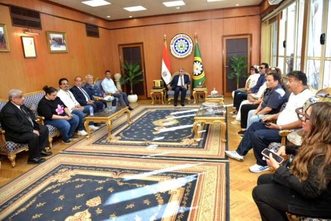 محافظ الدقهلية يستقبل رئيس المهرجان القومى للمسرح المصري وكوكبة من نجوم الفن