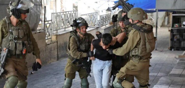 الاحتلال الإسرائيلي يعتقل 8 فلسطينيين من مدن الضفة