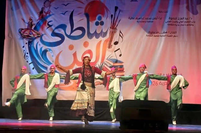 بحضور كامل العدد.. «شاطئ الفن» يواصل فعالياته بالإسكندرية
