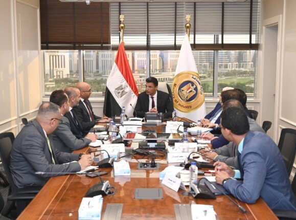 وزير الصناعة يبحث مع شركة «ABB» خطط التوسع في السوق المصري وزيادة الصادرات