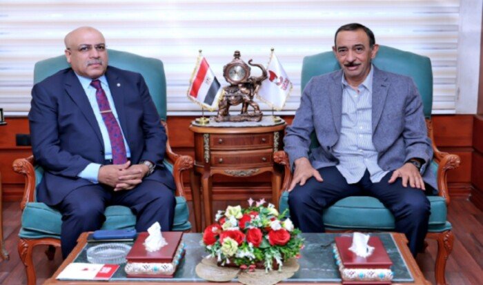 محافظ سوهاج يبحث مع رئيس جهاز الاستثمار الفرص الاستثمارية بالمحافظة