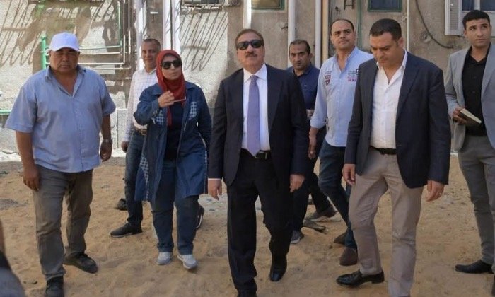محافظ بورسعيد: مناور العمارات ليست مكبًا للنفايات.. والحفاظ عليها ضرورة للصحة العامة
