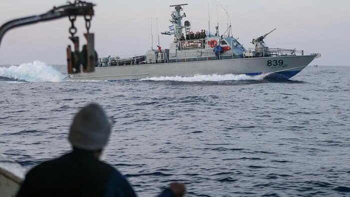 إصابة 3 صيادين فلسطينيين بنيران مسيرة إسرائيلية قبالة ساحل مدينة غزة