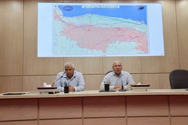 وزير النقل يستعرض مع محافظ مطروح ومشايخ القبائل سبل تطوير سكة حديد «مطروح – السلوم»