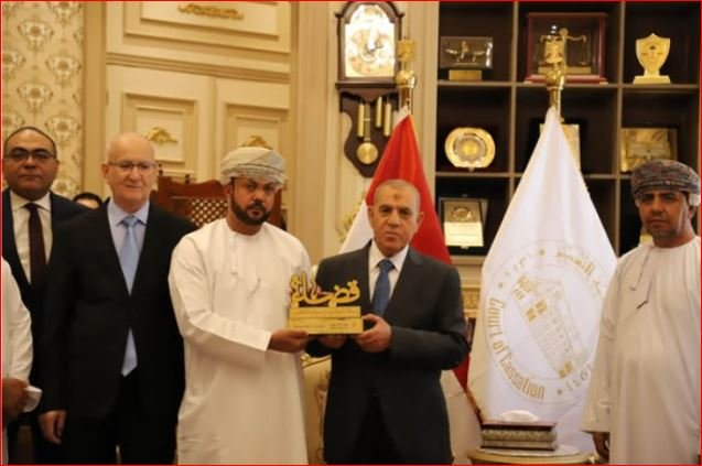 لتعزيز التعاون وتبادل الخبرات.. محكمة النقض تستقبل وفدًا قضائيًا من سلطنة عُمان