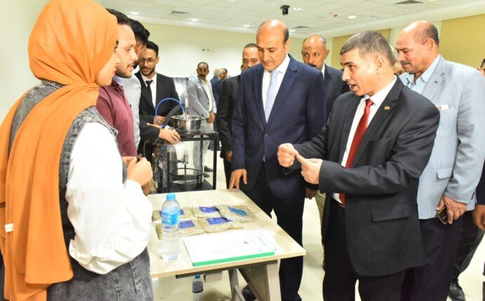 جامعة أسيوط الجديدة التكنولوجية تحتفل بتخريج أول دفعة من أبنائها