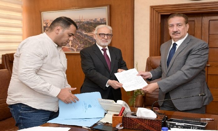 محافظ بورسعيد يوقع عقود تمليك أراضي لـ 6 مصانع بالمنطقة الصناعية جنوب بورسعيد
