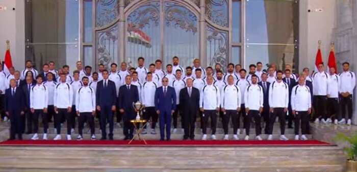 الرئيس السيسي يستقبل لاعبي المنتخب والجهازين الفني والإداري | فيديو