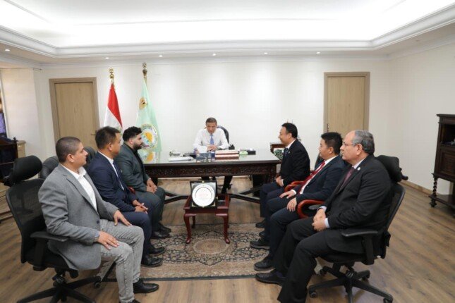 وزير الزراعة يبحث مع ممثلي «نيو هوب» الصينية التوسع في الاستثمارات وصناعة الأعلاف