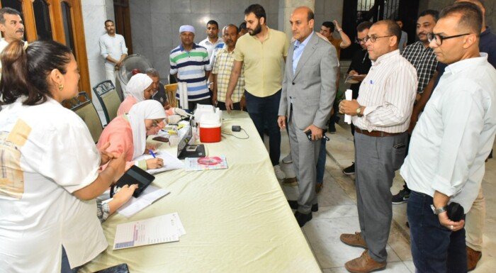 محافظ أسيوط يتفقد فعاليات قافلة «100 مليون صحة» ويؤكد استمرار دعم المبادرات الصحية