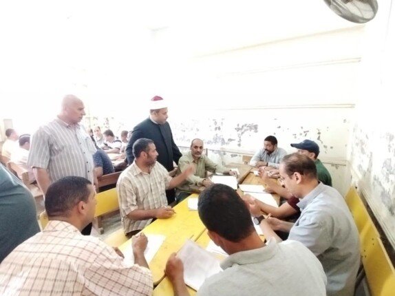 حق كل طالب خط أحمر.. رئيس «المنيا الأزهرية» يوجه بمراجعة دقيقة لأوراق الإجابة