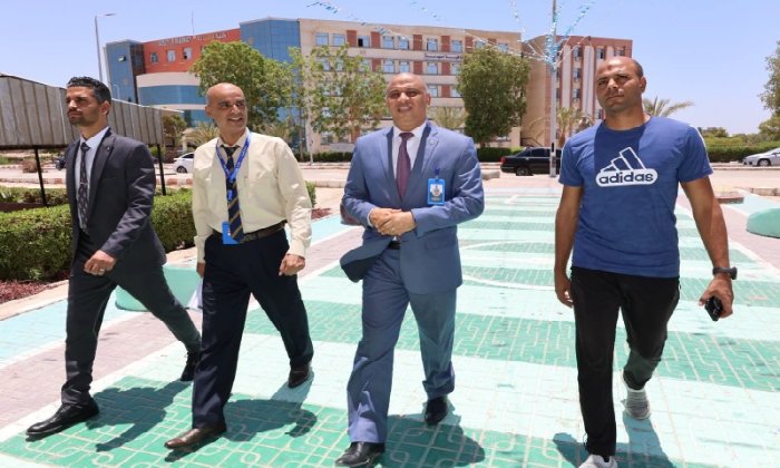 نائب رئيس جامعة قنا يتفقد اللجان وجاهزية المستشفى الطلابي لاختبارات القدرات بـ «علوم الرياضة»