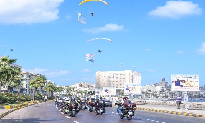 محافظ الإسكندرية يطلق احتفالات العيد القومي الـ74 بعروض موسيقية ودراجات بخارية في شوارع الثغر