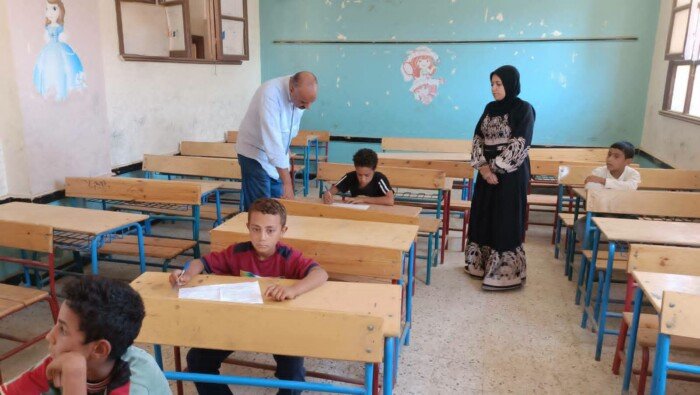 مدير «تعليم بنى سويف» يُفاجئ مجمع هلية التعليمي في ببا لمتابعة امتحانات الدور الثاني