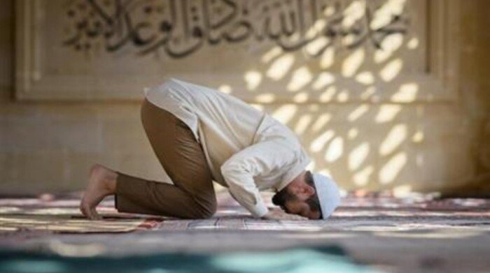 هل تغني صلاة الجماعة في المنزل عن المسجد؟.. دار الإفتاء توضح الحكم الشرعي