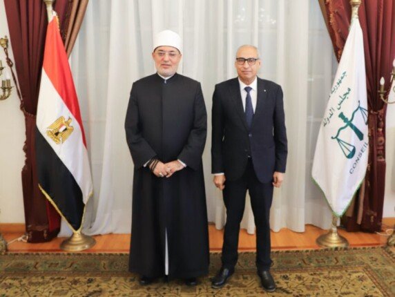 مفتي الجمهورية يُهنئ رئيس مجلس الدولة بمنصبه الجديد