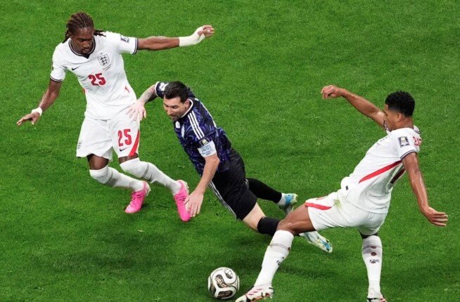 التعادل السلبي يحسم الشوط الأول بين إنجلترا والأرجنتين في نصف نهائي كأس العالم 2026