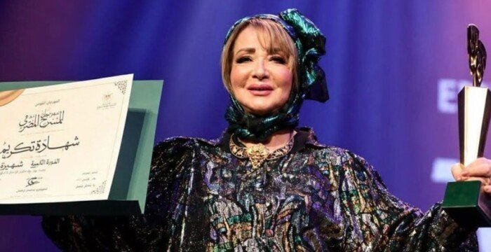 «إيه الغُلب ده يا رب».. شهيرة تنفعل بسبب انتقادات تكريمها بالمهرجان القومي للمسرح