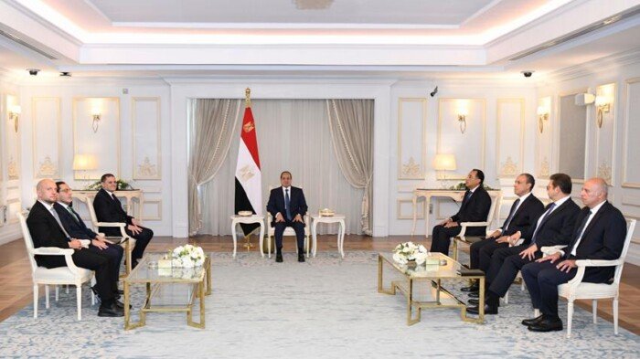 الرئيس السيسي يبحث تعزيز التعاون مع ليبيا في مجالات الكهرباء والطاقة وإعادة الإعمار