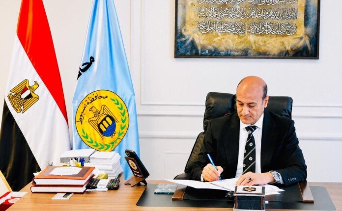 لضمان التنمية الشاملة.. محافظ أسيوط يعتمد الخطة السكانية للعام القادم