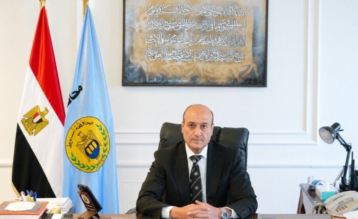إحالة 8 مسئولين بحي غرب أسيوط إلى النيابة العامة بعد رصد مخالفات جسيمة في تراخيص البناء