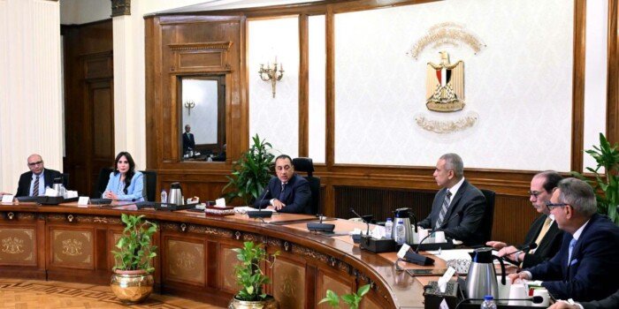 رئيس الوزراء يوجه بالإسراع في تسوية وفض التشابكات المالية بين مختلف الجهات