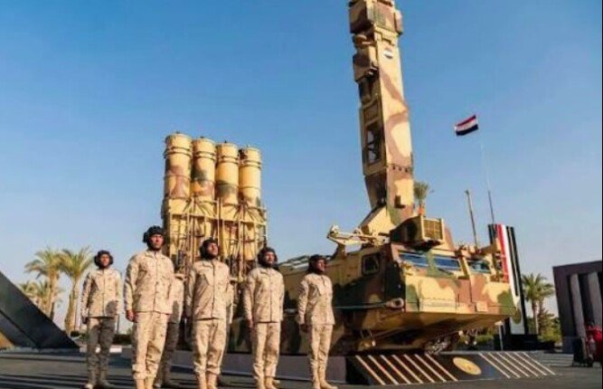 الأقوى في الشرق الأوسط.. مصر تكشف لأول مرة عن منظومة الدفاع الجوي S-300VM Antey-2500