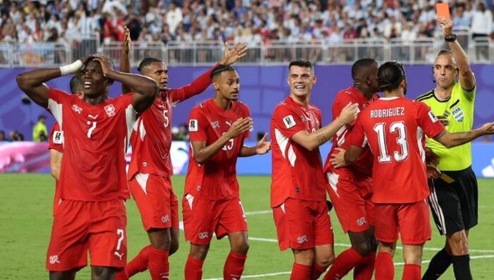 «الفار» يخدم الأرجنتين مجددًا.. طرد مثير للجدل لـ إيمبولو لاعب سويسرا «فيديو»