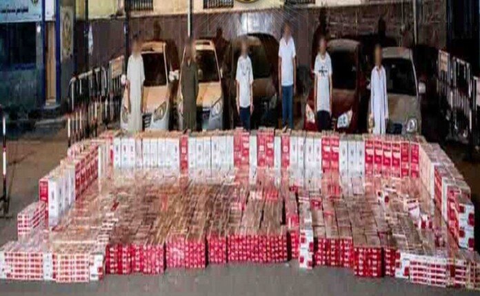 ضبط تشكيل عصابي بحوزته 100 ألف عبوة سجائر مهربة بمطروح