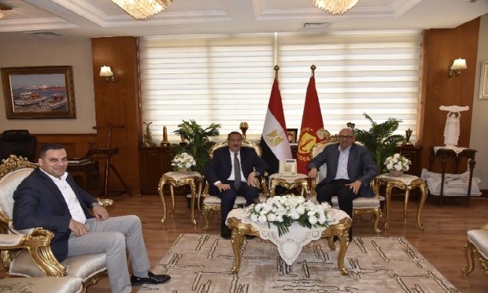 محافظ بورسعيد يستعرض مع رئيس الغرفة التجارية آليات تعزيز التعاون التجاري والاستثماري