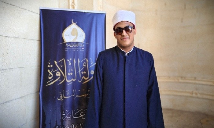 متسابق أزهري من الإسكندرية يتحدى الإعاقة في «دولة التلاوة».. ويعبر عن سعادته بإمامة المصلين بالمسجد الأزهر