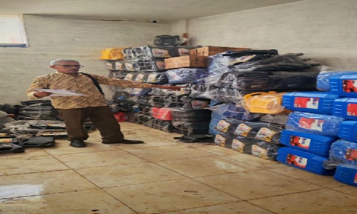 ضبط منشأة غير مرخصة لتقليد زيوت السيارات وإعادة تعبئتها في قنا