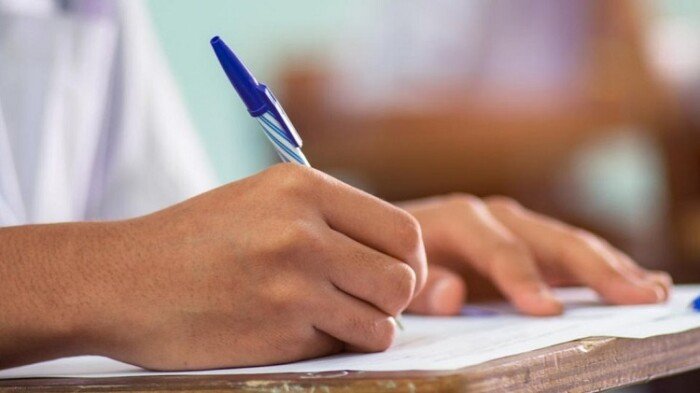 حل امتحان الرياضيات البحتة للثانوية العامة 2026.. الإجابات الصحيحة وتوزيع الدرجات
