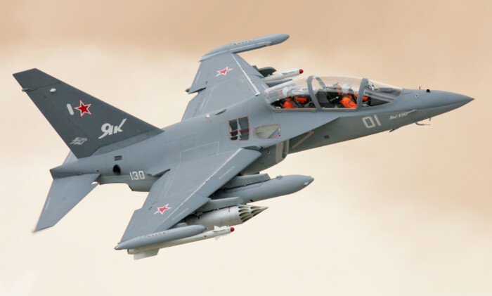 «من التدريب إلى القتال».. روسيا تعلن نجاح أول اختبار جوي للطائرة Yak-130M المطورة
